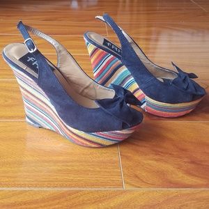 Black wedges